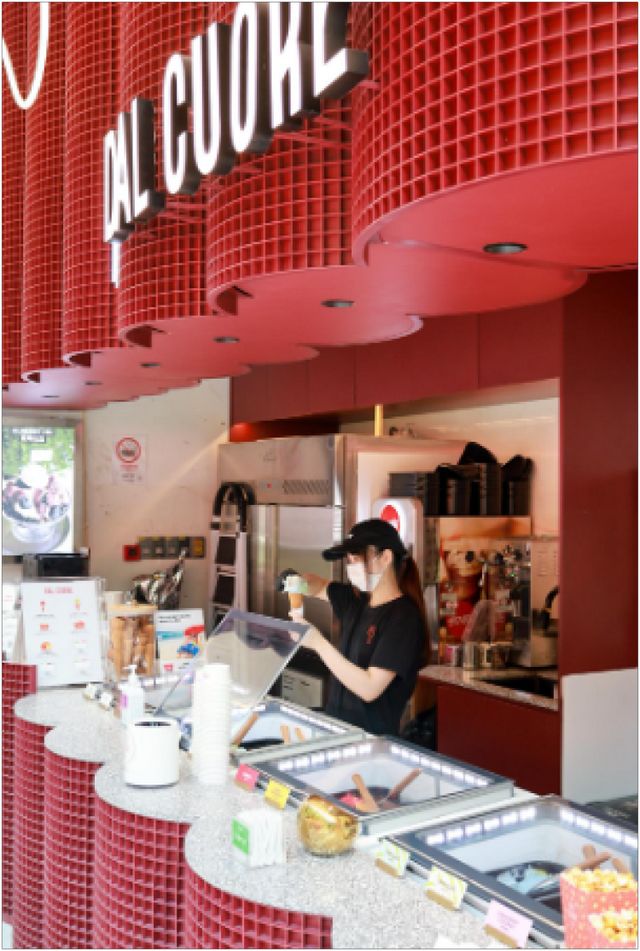 观影、看展、荡马路一张电影票根玩转长宁pg电子模拟器SIFF影院生活地图·长宁(图1)