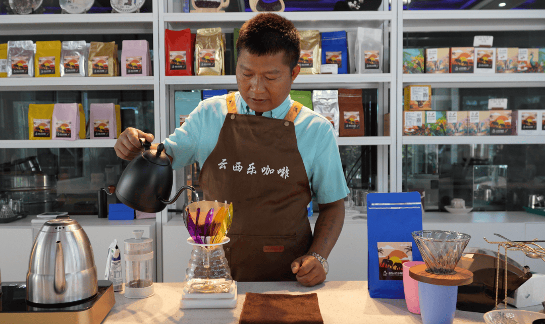 时】一杯咖啡煮出边疆振兴新图景pg电子游戏网站【乡村振兴进行(图7)